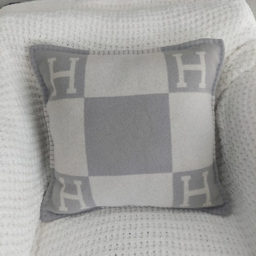 Hermes avalon iii pillow - hermes, wool