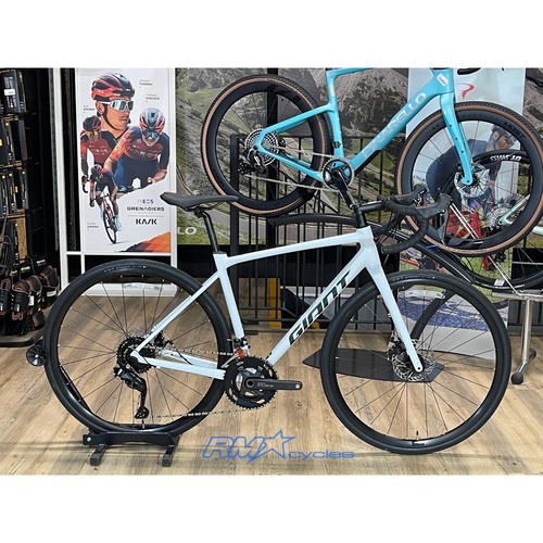 Giant contend medium - giant, ar