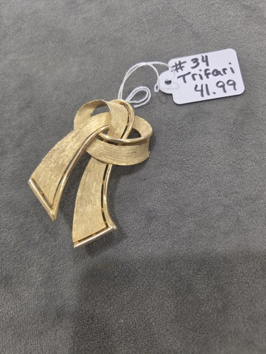 Vintage trifara gold tone - vintage,
