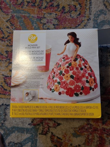 Wilton wonder mold doll cake - wonder,