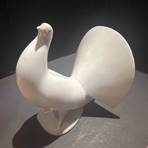 Beautiful vintage art deco nao - vintage,