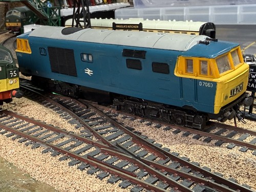 Triang hornby r758 - class, 35