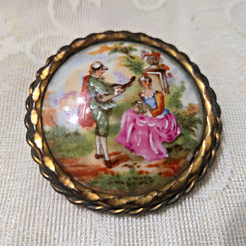 Hand painted round - round, porcelain