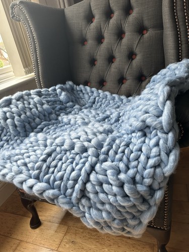 Super chunky blue knitted - blue, lap
