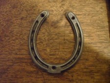 antique style lucky horse shoe feature lucky horseshoe equestrian gift charm 1LH