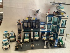 Lego City Police Station 7498 + 7741+5 other Police Vehicles+12extra Figures
