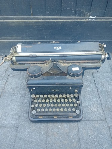 Royal typewriter vintage - royal,