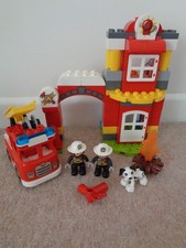 Duplo fire station - station,