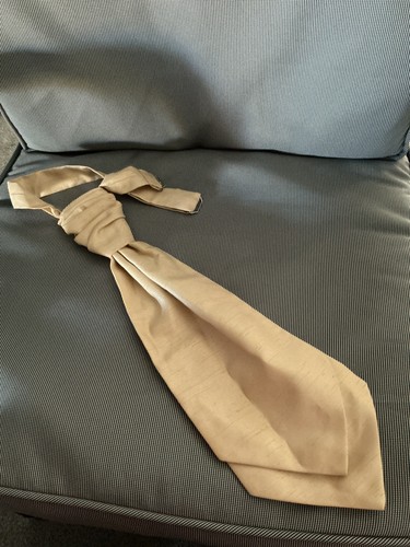 Mens gold cravat - smart, formal