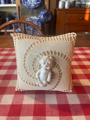 Vintage handmade crochet pin - crochet,