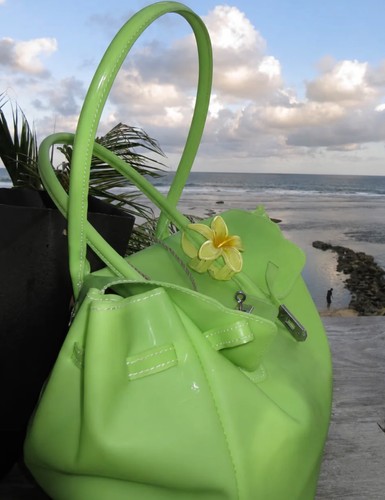 Lime green jelly - 🏖,