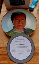 DANBURY MINT COLLECTOR PLATE CLIFF RICHARDS  HERE,S LOOKING  AT YOU UNBOXED