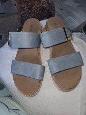 Ladies Pavers Size 6 Strappy