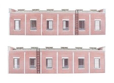 BACHMANN SCENECRAFT 'N' GAUGE PAIR OF TWO LANE ENGINE SHED MODEL BUILDINGS