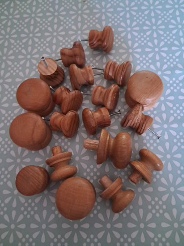 Job lot turned - turned, wooden