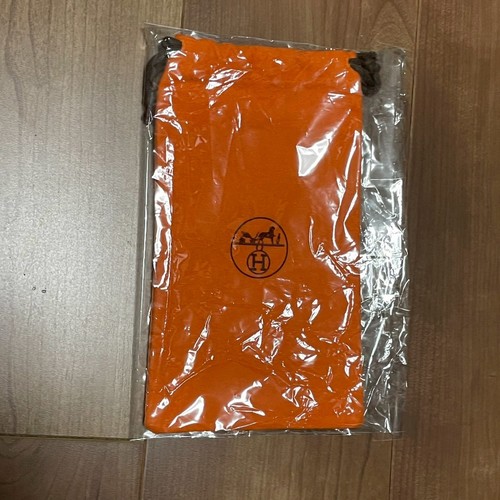 100 authentic hermes - 100%,