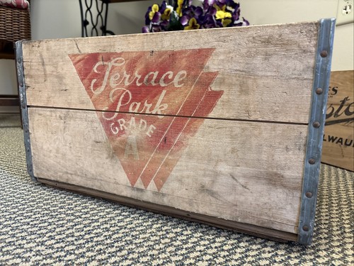 Vintage wooden milk crate - wooden,