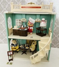 Sylvanian Families Town Delicious Restaurant With Figures & Accessories (L)