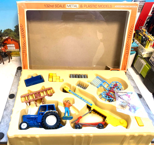 Britains farm tractor - britains.1:32.farm, tractor.