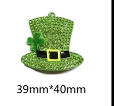 Irish leprechaun hat four leaf
