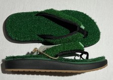Sanuk Grassy Sandals U Furreal St Flip Flops Green Turf Unisex Women 7 New Tags
