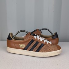 *RARE* UK 8.5 - adidas