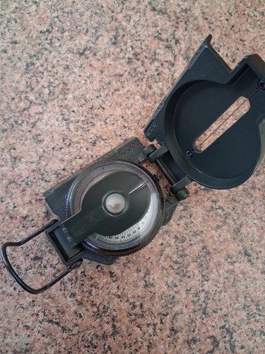 Military type compass - type,