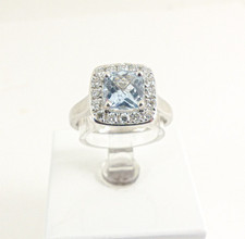 18ct White Gold Aquamarine &