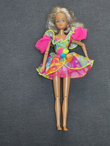 1991 ballerina sindy doll - ,