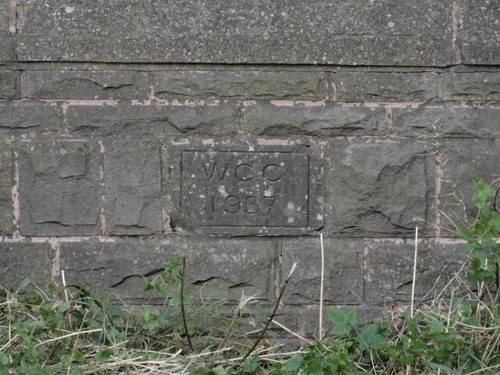 Photo old bridge marker on - photo,