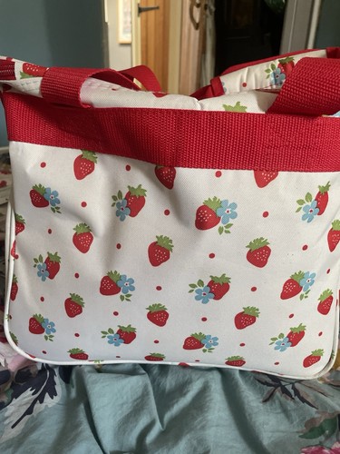 Strawberry picnic hamper - strawberry,