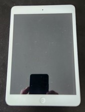 Used iPad Mini A1432 32GB White Wi-Fi with Tablet/hard case keyboard bundle