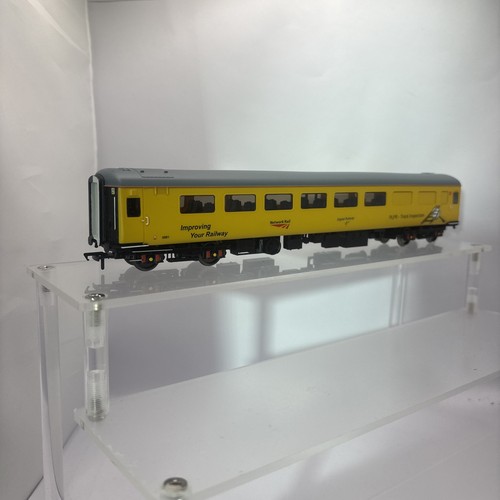 Hornby r4993 network rail - hornby,
