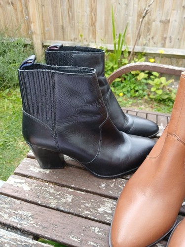 Pairs womens boots - of,