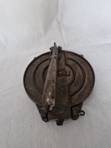 Cast iron tortilla press - cast,