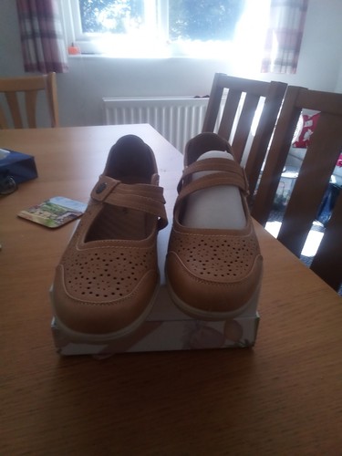 Ladies wide sandals tan - ee,