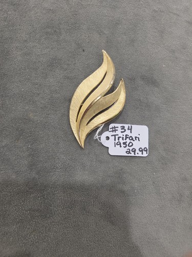 Signed trifari vintage - vintage, brooch