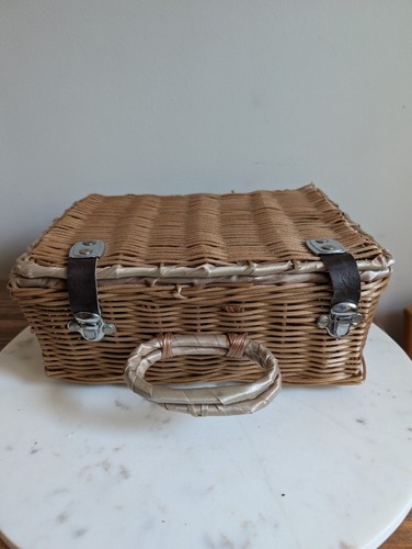 Vintage wicker picnic basket - wicker,