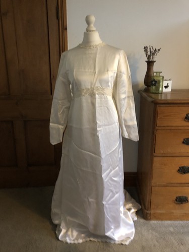 Vintage 1960s wedding dress