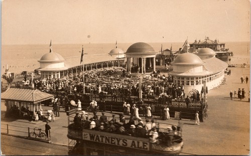 Hastings pier crowded scene - hastings,