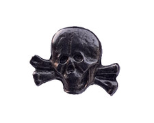 SKULL CROSSBONES BIKER GOTHIC CAST METAL PIN BADGE