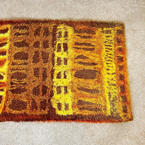 Scandinavian style mid century - style,