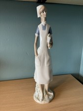 Lladró 4603 “Nurse”