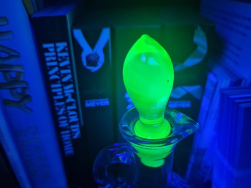 Green glass bottle - uv, stopper