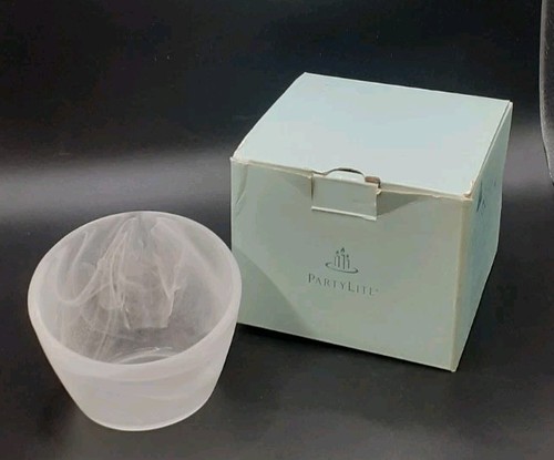 Partylite white frosted swirl - frosted,