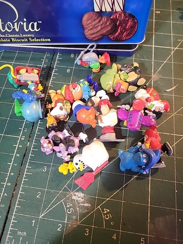 Joblot random kinder toys - random,