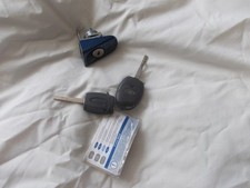 FORD FOCUS MARK 2 DRIVERS SIDE (RIGHT) DOOR LOCK WITH 1 REMOTE KEY & SPARE 07 YR