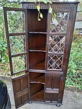 LOVELY VINTAGE SMALL OAK CORNER CABINET WITH PROPER LEADED GLASS DOARS 