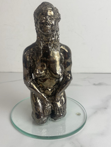 Rare figurine kneeling woman - rare,