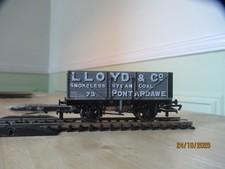 HORNBY OO GAUGE 7 PLANK WAGON GOODS FREIGHT CAR OPEN LLOYD & CO